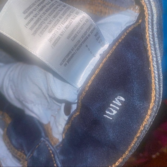 AMERICAN eagle distressed Jean shorts size 2 - Picture 4 of 4